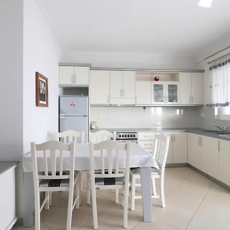 Apartment Roboci *