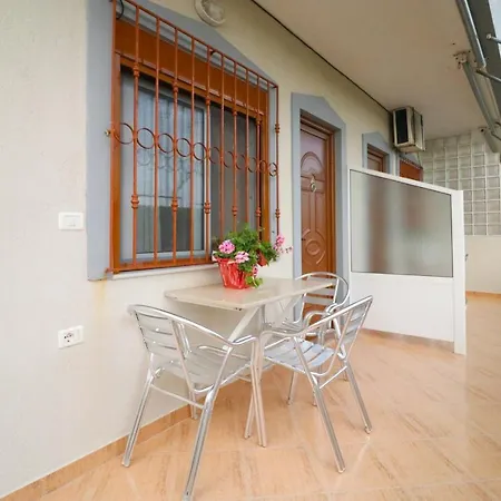 Roboci Apartment Sarande